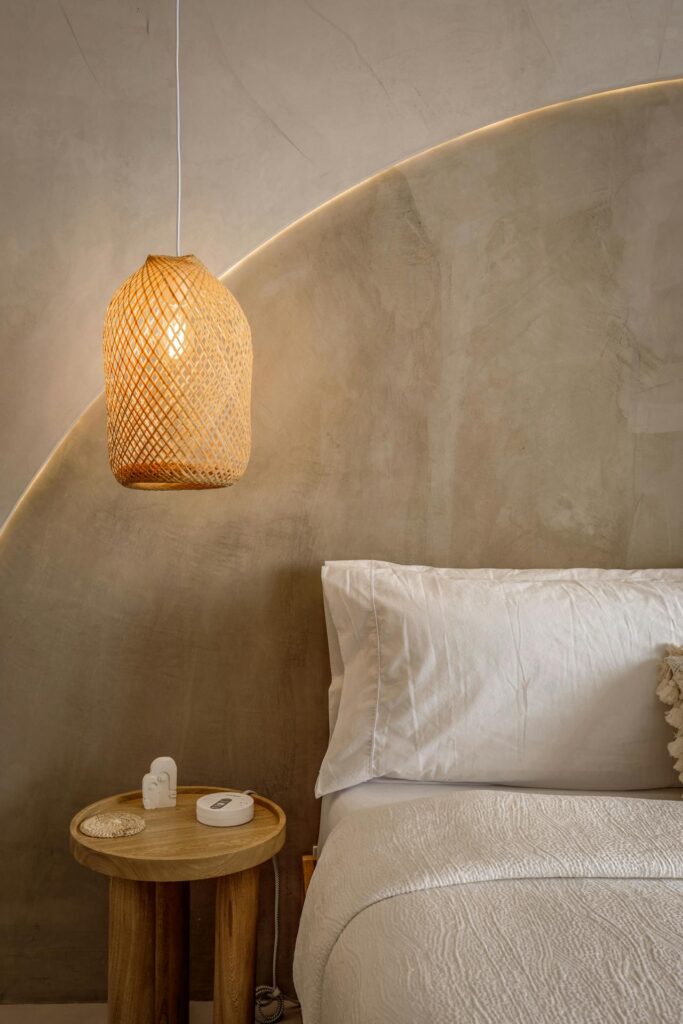 Detail of bedside lamps next to the bed in a holiday apartment, inspiration on how to decorate a beach apartment for holiday rental